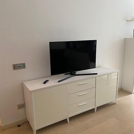 Lovely Apartment In The New Porta Nuova Area Milão Exterior foto
